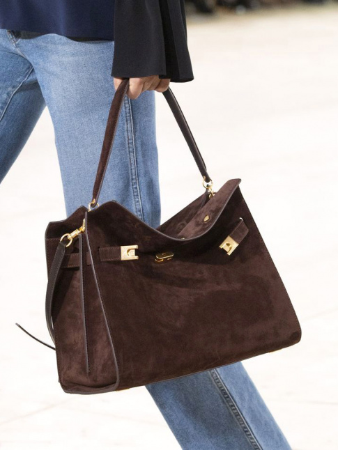 Wanted : un sac marron lgant, lgrement mou mais structur