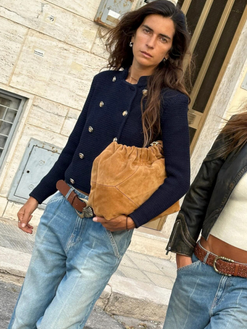 La veste courte chic : la meilleure allie du jean large !