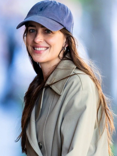 Casquette bleue + trench lichen = le bon mix