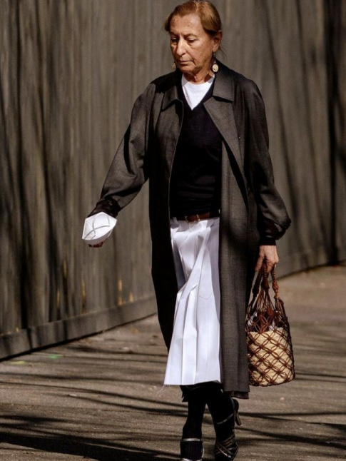 Quand Miuccia Prada nous prouve que le combo collants + sandales ne manque pas de chic !